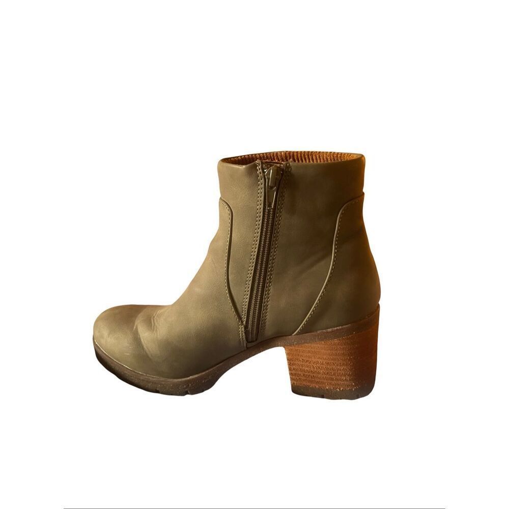 Korks Womens Green Esmerelda Heeled Lug Sole Suede Bootie Size 8.5M